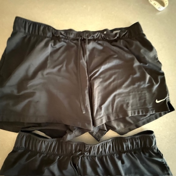 2 Nike Women's Black 4" Dri-Fit Athletic Pockets Shorts XL GUC See notes - Picture 5 of 8